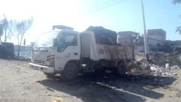 جانب من إزالة القمامة