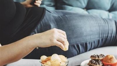 دراسة: مشاهدة مقاطع الفيديو الخاصة بالطعام تشعرك بالجوع وتسبب زيادة الوزن
