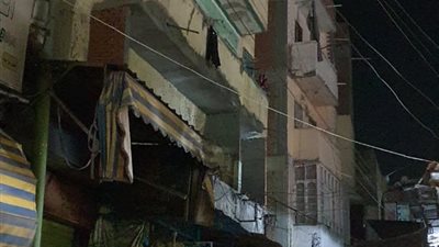 سقوط شرفة عقار قديم بمدينة حوش عيسى في البحيرة دون وقوع إصابات بشرية (صور)