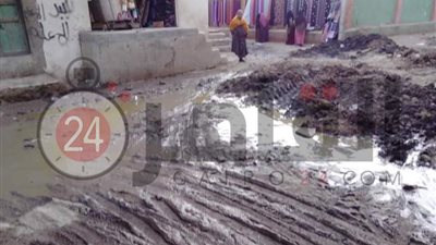 مياه الصرف تُغرق قرية البرادعة بالقليوبية.. والأهالي: 