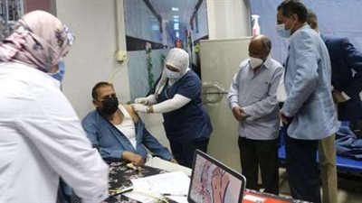 بدء تطعيم 74 حالة من أصحاب الأمراض المزمنة وكبار السن بلقاح فيروس كورونا بدمياط