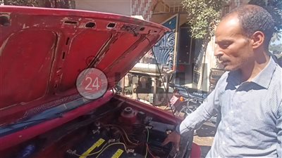 وداعًا للبنزين.. شاب بالمنيا يكشف تفاصيل تحويل سيارته للعمل بالطاقة الشمسية (صور وفيديو)