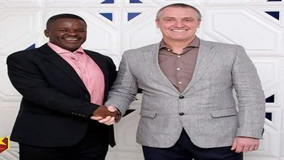 منافس الأهلي.. المريخ السوداني يتعاقد مع لي كلارك خلفًا للتونسي نصر الدين النابي