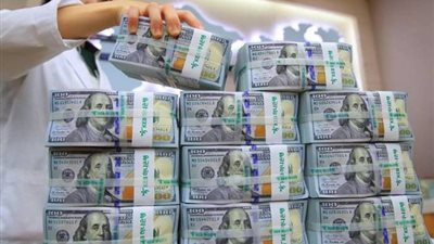 خبير مصرفي: الإعفاء الضريبي للسندات وأذون الخزانة الدولية يجذب سيولة أجنبية كبيرة