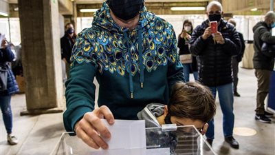 ميسي يدلي بصوته في انتخابات برشلونة