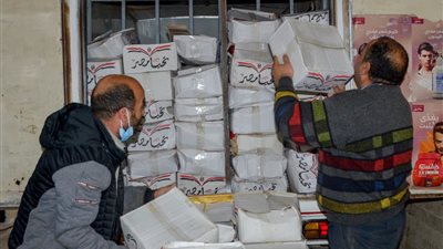 محافظ الإسكندرية: توزيع 500 شنطة مواد غذائية للأسر الأكثر احتياجا بمنطقة الفلكي 