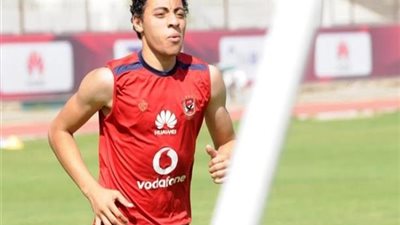 أكرم توفيق ينتظم بمران الأهلي استعدادًا للإسماعيلي