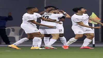 السد يضرب أم صلال بثلاثية ويحقق لقب الدوري القطري للمرة 15 في تاريخه