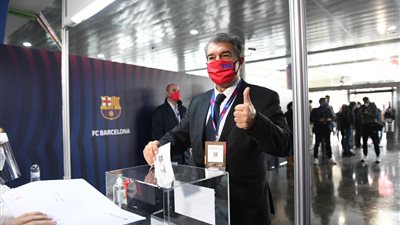 شاهد احتفال لابورتا بعد فوزه برئاسة برشلونة (فيديو)