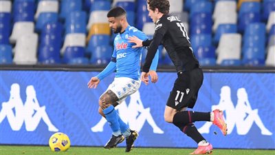 نابولي يفوز على بولونيا بثلاثية في الدوري الإيطالي