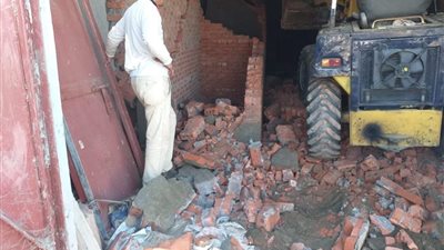 إزالة 7 مقابر داخل مخزن بقرية دمتيوه في البحيرة (صور)