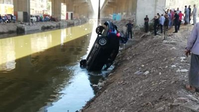 بينهم طفل عمره 3 سنوات.. إصابة 4 أشخاص بحادث انقلاب سيارة بترعة الإسماعيلية طريق مسطرد