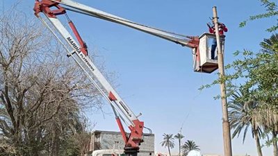 رئيس مدينة المنيا: تركيب أعمدة إنارة وإصلاح 100 كشاف بحملات الصيانة في القرى (صور)