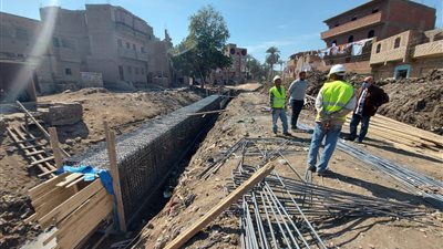 البدء في أعمال تغطية ترعة 