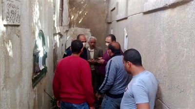 بعد غرقها.. حي غرب شبرا الخيمة يسحب المياه من مقابر بيجام (صور)