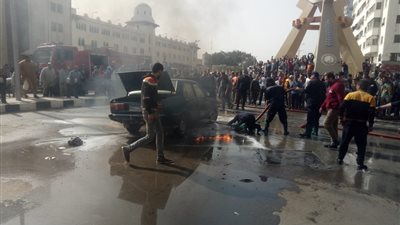 اشتعال النيران في سيارة ملاكي بسبب ماس كهربائي بطنطا (صور)