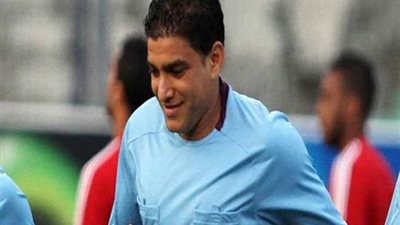 إبراهيم نور الدين يتفقد أرضية ملعب برج العرب