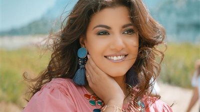 ياسمين علي عن ألبومها: لا أعرف سبب توقفه (فيديو)