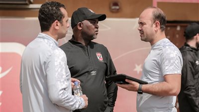 موسيماني يعقد جلسة خاصة مع طبيب الأهلي