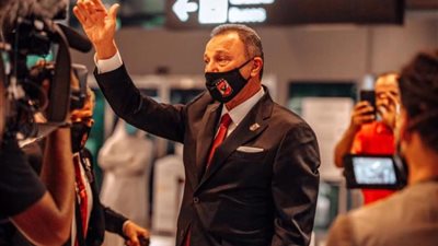 الخطيب يصل إلى الأقصر لافتتاح فرع النادي الأهلي الجديد (صورة)