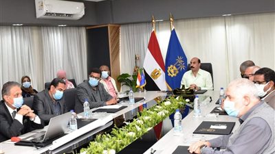 محافظ أسوان يلتقى وفد النقل لبحث إنشاء خط للسكك الحديدية من أسوان لأبوسمبل كمرحلة أولى  