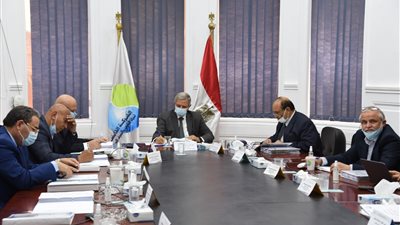 بدء توقيع عقود تنفيذ مشروعات مياه الشرب والصرف الصحي بـ