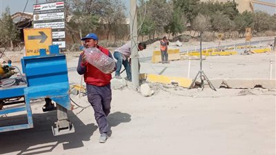 رفع أعمدة الإنارة بـ