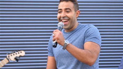 محمد عدوية يواسي أهالي الشهداء بأغنية 