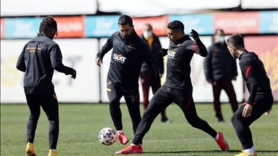 مصطفى محمد يختتم تدريباته مع جالطة سراي لمواجهة قيصري سبور بالدوري التركي 