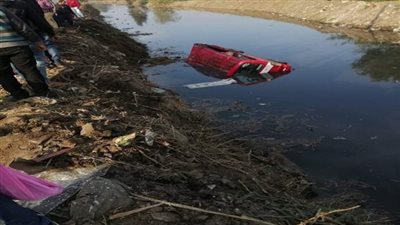 مصدر أمني: استخراج 4 أشخاص في انقلاب سيارة بمصرف مائي بطوخ 