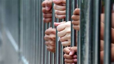 حبس 5 عاطلين بتهمة قتل شاب في الإسكندرية 