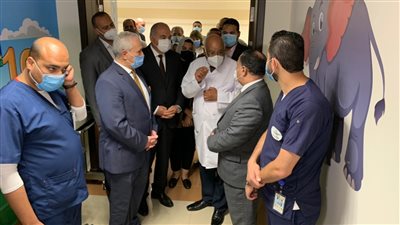 معيط: الدولة تتحمل علاج المواطنين غير القادرين والأعباء المالية لـ2300 خدمة طبية وعلاجية (صور)