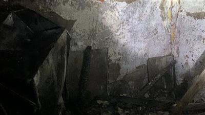 الحماية المدنية تسيطر على حريق بعقار خشبي ببورسعيد (صور)