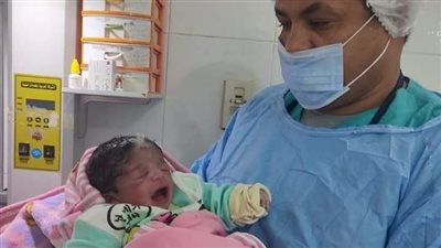 واقعة نادرة.. ولادة طفلة بشعر أبيض في الأقصر