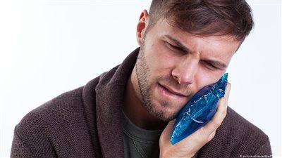 هل سمعت صوت طقطقة أثناء فتح الفك؟.. إليك الأسباب