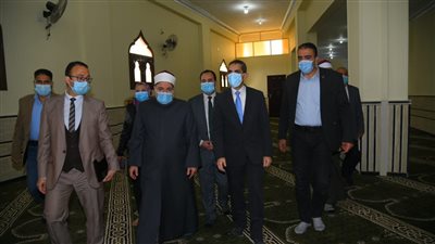 محافظ الغربية يفتتح مسجدين بتكلفة 3 ملايين جنيه.. ويتفقد السوق النموذجي ببسيون 