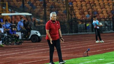 مشادة كلامية بين جماهير الزمالك وحلمي طولان