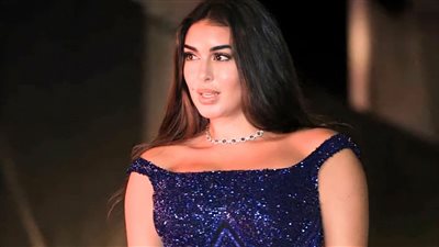 أبو هشيمة وياسمين صبري يحضران حفلًا غنائيًا لعمرو دياب ( فيديو)