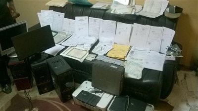 ضبط سيدة بالإسكندرية تمارس نشاطا إجراميا بتقليد الأختام الحكومية