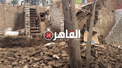  مواطن بالمنوفية: أستغيث بالمسئولين بيتي وقع وأنا مريض قلب وباخد 447 جنيه معاش (صور وفيديو)