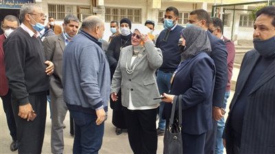 وكيل تعليم كفر الشيخ يطمئن على حالة طالب ومدرس أصيبا بحادث تصادم (صور) 