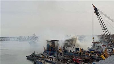 مصادر رسمية تكشف تفاصيل حريق الورشة العائمة بشركة في هيئة قناة السويس