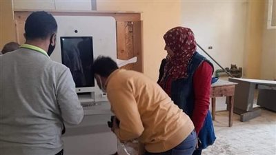 ثاني جهاز على مستوى الجمهورية.. تقديم الخدمات من خلال كشك إلكتروني بقرية في المنوفية (صور)