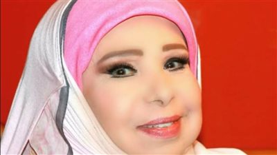 الفنانة مديحة حمدي تدير لقاء ثقافيًّا مع أم الشهيد و