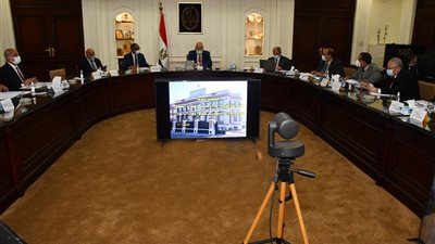 وزير الإسكان يوجه بالتوسع فى تركيب عدادات المياه مُسبقة الدفع 