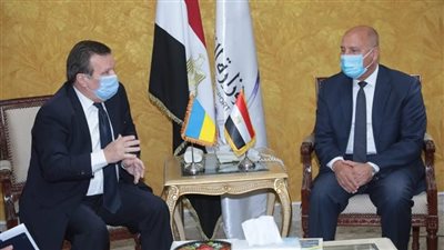 وزير النقل يستقبل السفير الأوكراني في القاهرة لبحث التعاون المشترك