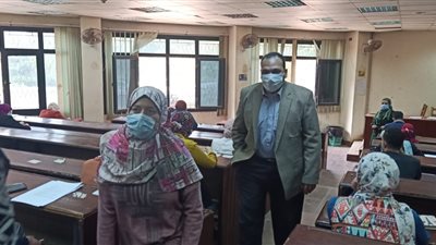نائب رئيس جامعة بنها يتفقد سير الامتحانات بكليتي التمريض والتربية النوعية