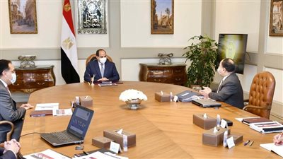 السيسي يوجه بإقرار علاوتين بتكلفة نحو 7,5 مليار جنيه لكل من المخاطبين وغير المخاطبين بقانون الخدمة المدنية