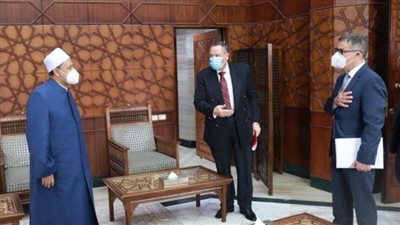 شيخ الأزهر لسفير سويسرا: تعاليم الإسلام تجعل السلام حقًّا للجميع