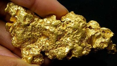 ضبط سيارة نقل محملة بمواد تستخدم في استخراج خام الذهب بأسوان 